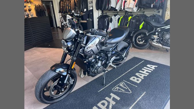 01 Triumph Trident 660