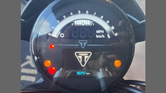 02 Triumph Trident 660