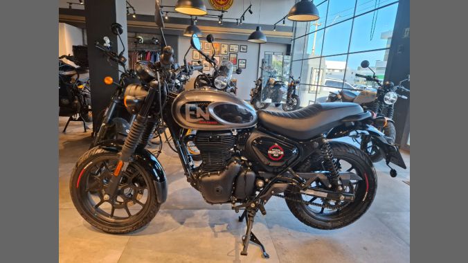 05 Royal Enfield Hunter 350