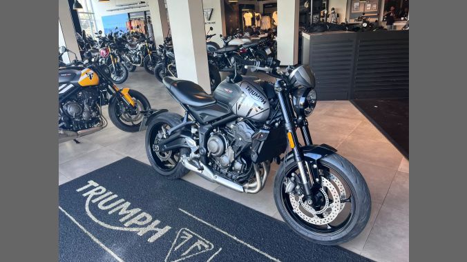 05 Triumph Trident 660
