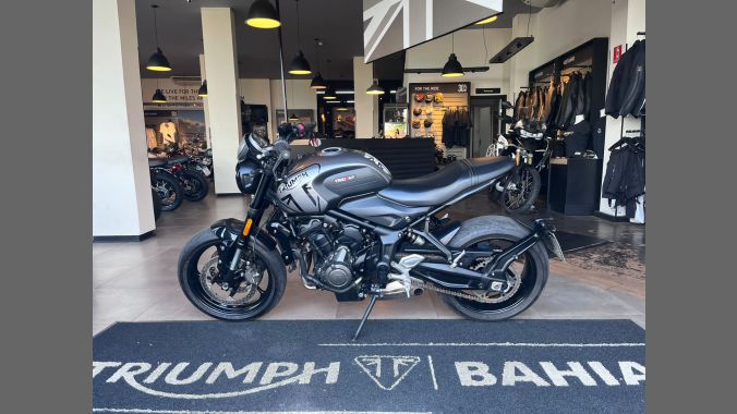 06 Triumph Trident 660