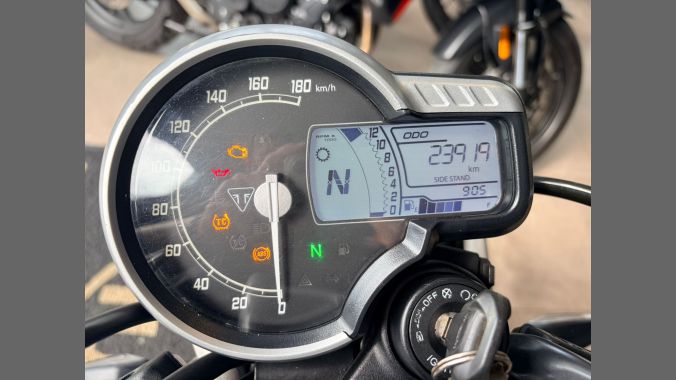 01 Triumph Scrambler 400X – 2025