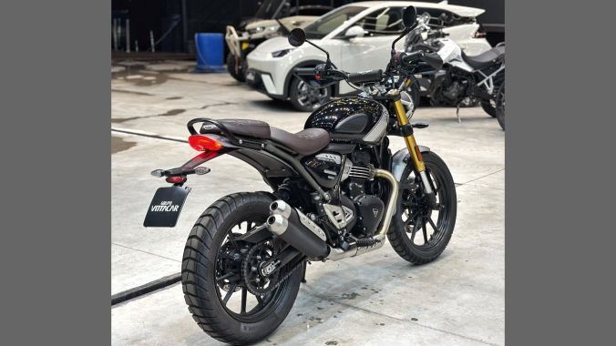 02 Triumph Scrambler 400X – 2025
