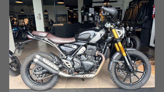 03 Triumph Scrambler 400X – 2025