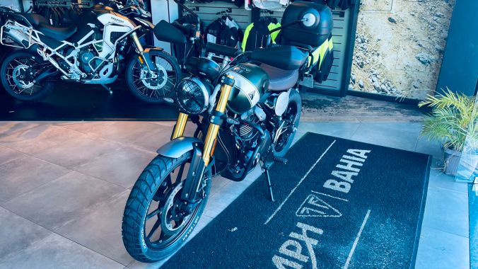 03 Triumph Scrambler 400 – 2025