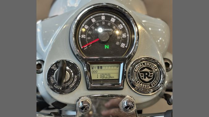 01 Royal Enfield Classic 350 - 2023