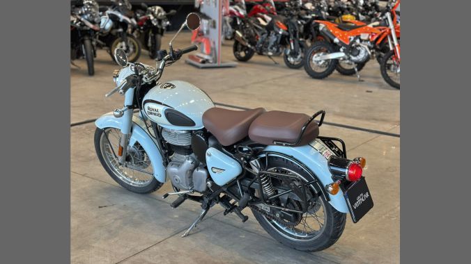02 Royal Enfield Classic 350 - 2023