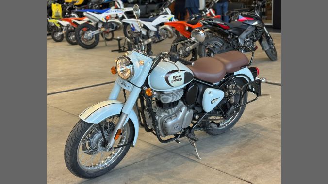 03 Royal Enfield Classic 350 - 2023