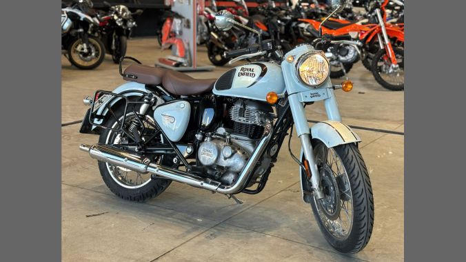 06 Royal Enfield Classic 350 - 2023