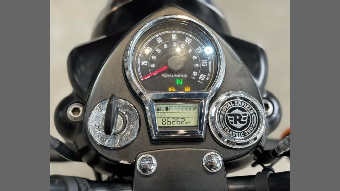 01 Royal Enfield Classic 350 - 2024 2025