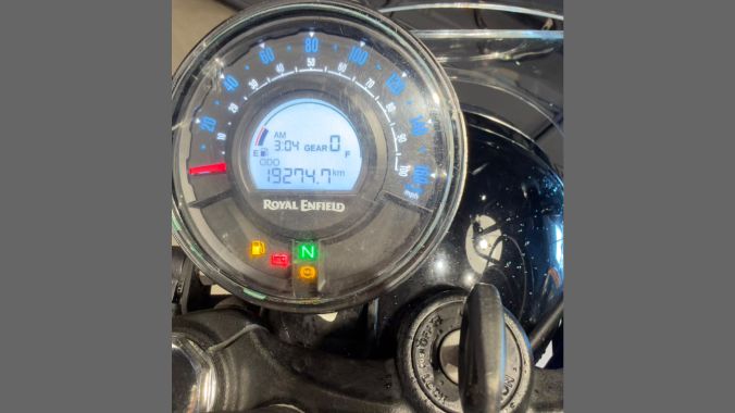 01 Royal Enfield Meteor 350 - 2023 2024