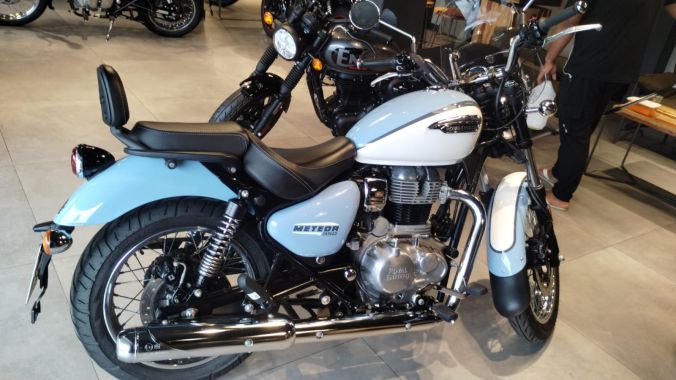 01 Royal Enfield Classic 350 - 2025 2026