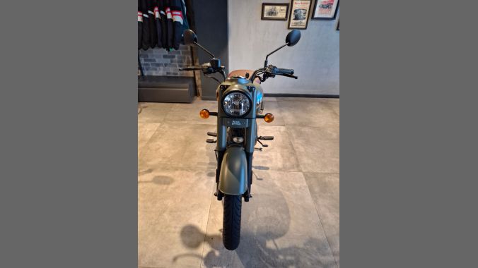 02 Royal Enfield Classic 350 - 2024 2025