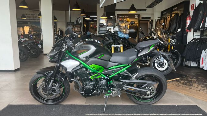 01 Kawasaki Z900