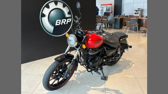 01 Royal Enfield Meteor 350