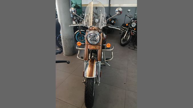 01 Royal Enfield Classic 350 - 2022 2023