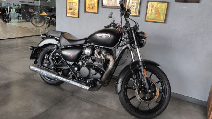 01 Royal Enfield Meteor 350 - 2024