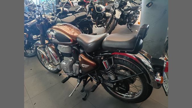 02 Royal Enfield Classic 350 - 2022 2023