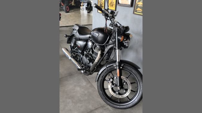 02 Royal Enfield Meteor 350 - 2024