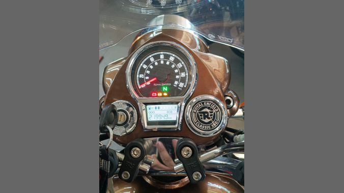 04 Royal Enfield Classic 350 - 2022 2023