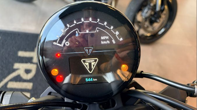 01 Triumph Trident 660 - 2025 2026