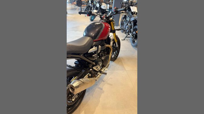 02 Triumph Speed 400 – 2025