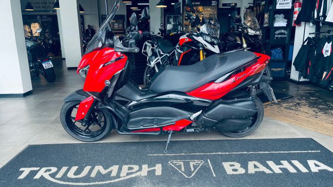 01 Yamaha XMAX 250 - 2023