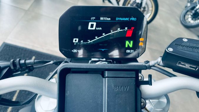 02 BMW F900 R Sport Plus - 2023 2024