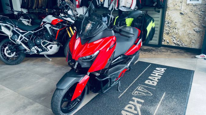 03 Yamaha XMAX 250 - 2023