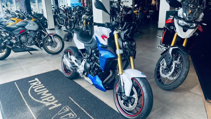 04 BMW F900 R Sport Plus - 2023 2024
