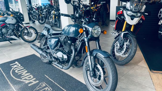 04 Royal Enfield Shotgun 650 - 2025