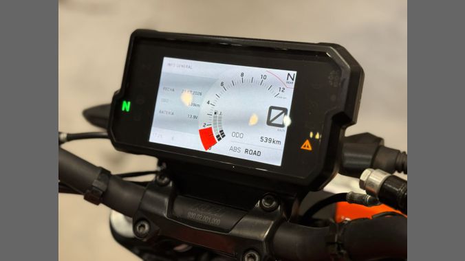 01 KTM Duke 390 - 2024