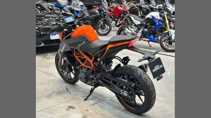 02 KTM Duke 390 - 2024