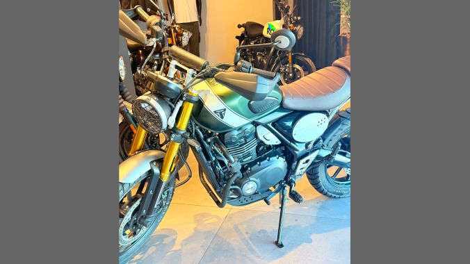 02 Triumph Scrambler 400X – 2025