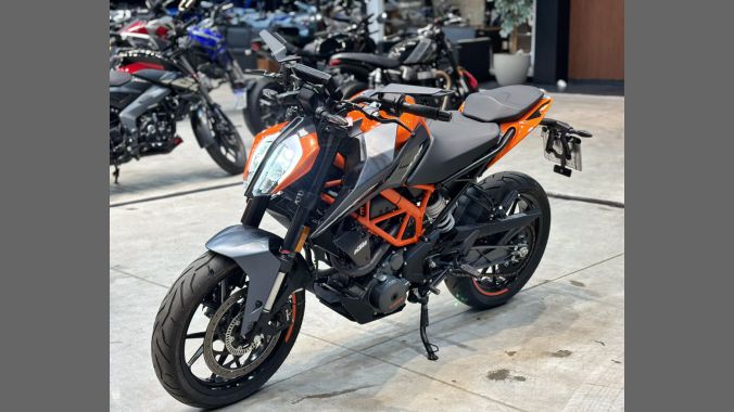 03 KTM Duke 390 - 2024