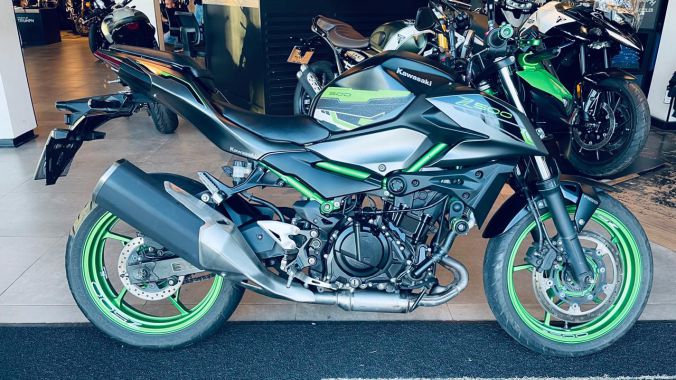 03 Kawasaki Z500 SE - 2024 2025