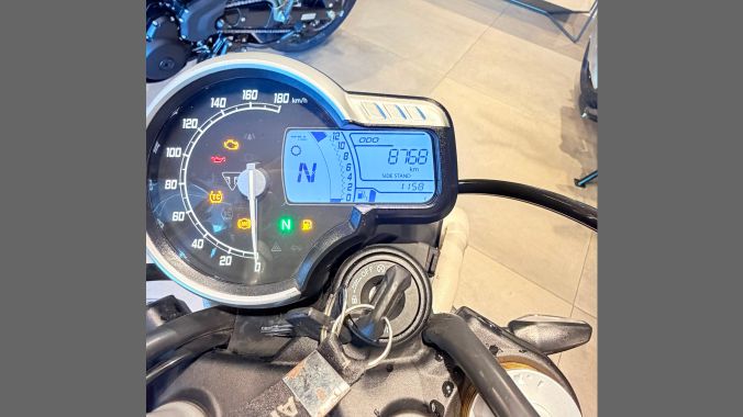 03 Triumph Scrambler 400X – 2025