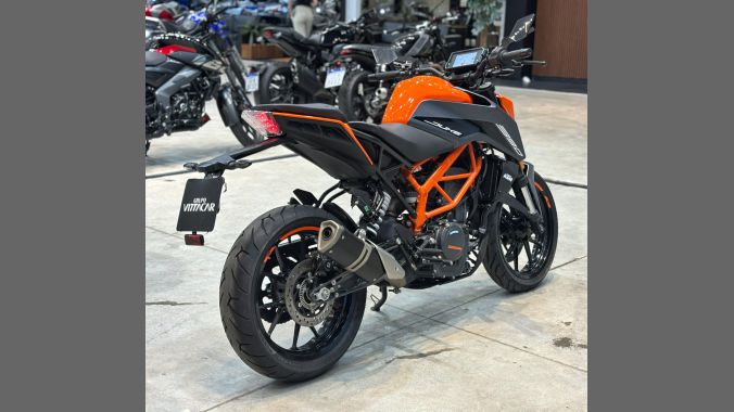 05 KTM Duke 390 - 2024
