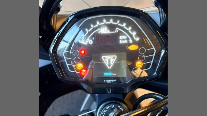 01 Triumph Sport 660