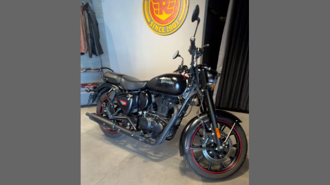 02 Royal Enfield Classic 350 - 2023 2024