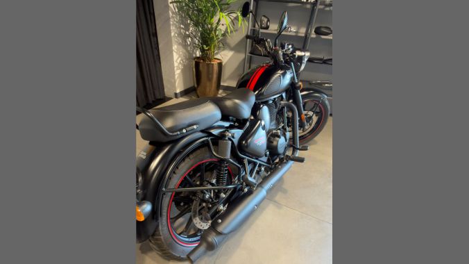 03 Royal Enfield Classic 350 - 2023 2024