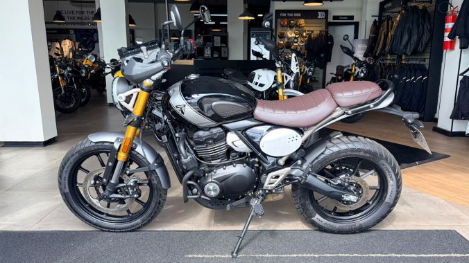 03 Triumph Scrambler 400 X – 2025